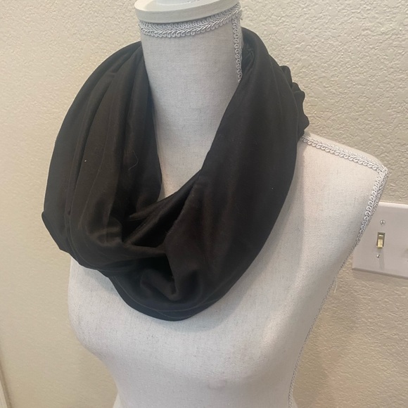NWT Beyond Yoga Infinity Hidden pocket Scarf Black - Picture 7 of 9